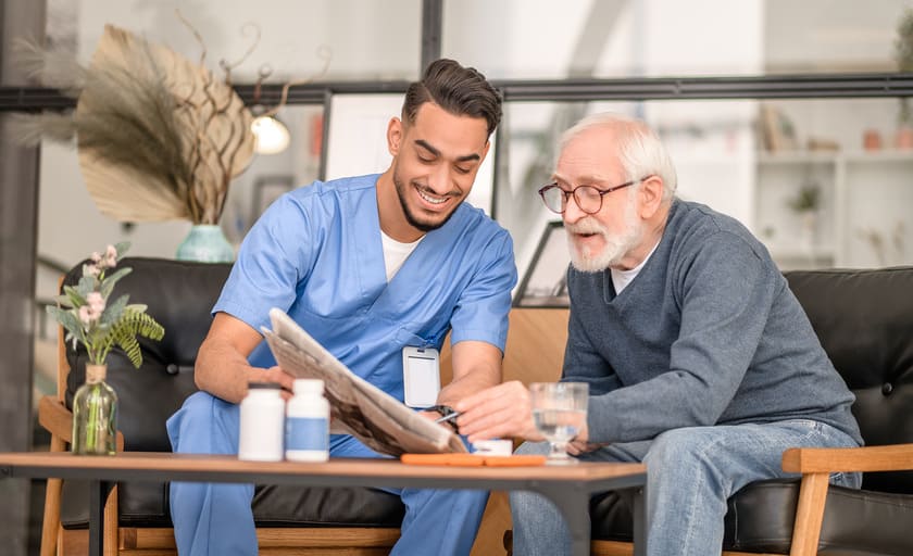 Apa Itu Caregiver? Peran, Tanggung Jawab, dan Jenis-Jenis Caregiver