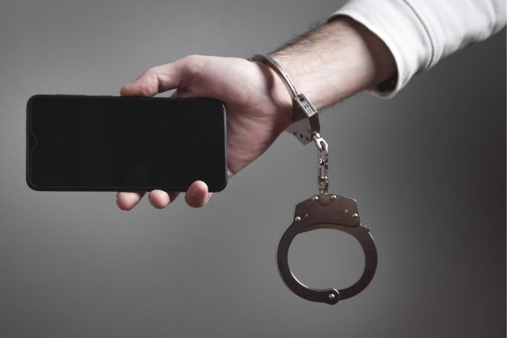 7 Cara Mengurangi Kecanduan Media Sosial untuk Menjaga Kesehatan Mental